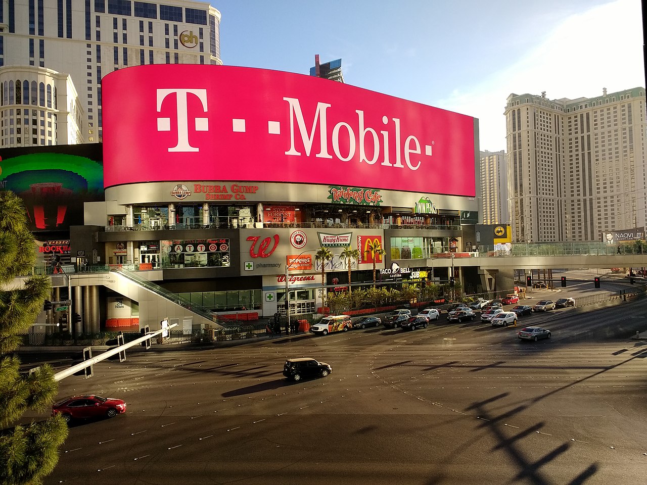 T-Mobile Quietly Slaps $35 Fee on Apple Store iPhone Purchases
