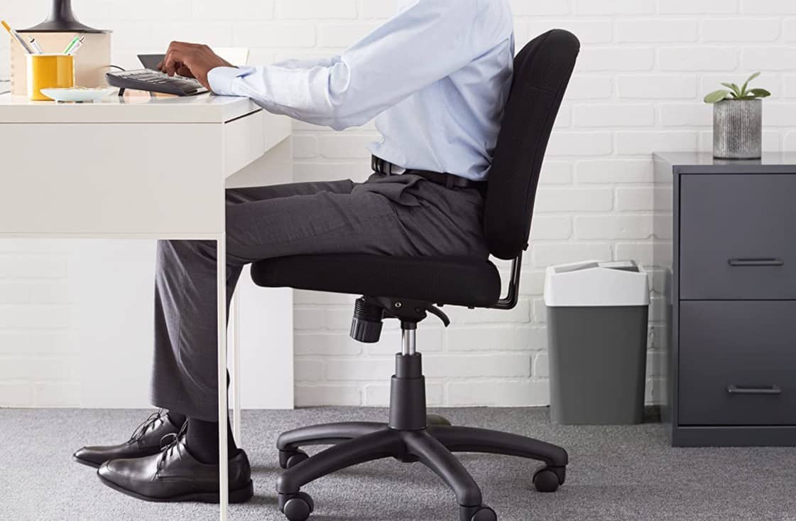 AmazonBasics Upholstered, Low-Back, Adjustable, Swivel Office Desk Chair Review