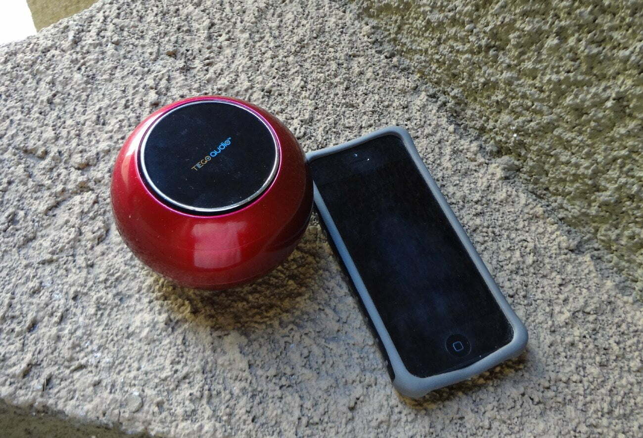 CERA Wireless Portable Speaker and iPhone
