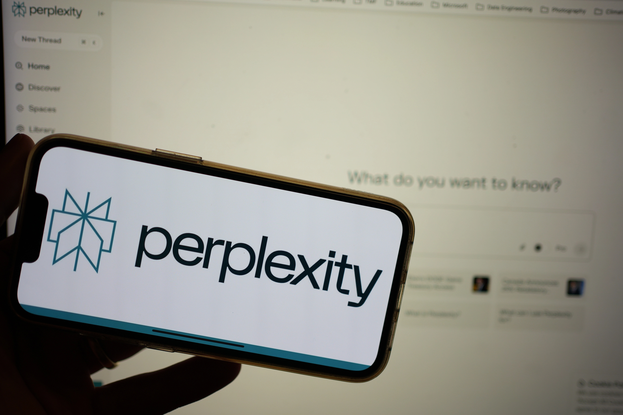 Perplexity AI Caught Sharing Your Private Chats with Meta and Google