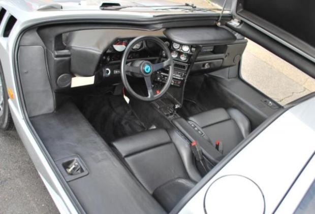 Isdera Imperator 108i interior