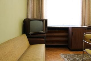 TV with blown fuse on end table in an apartment