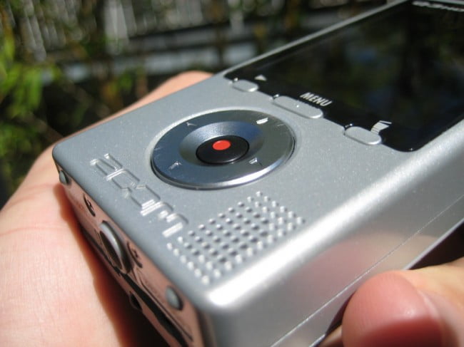Zoom Q3HD Camcorder 1 650x487 1