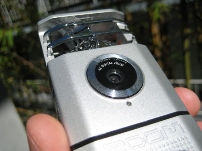 Zoom Q3HD Camcorder 2 650x487 1