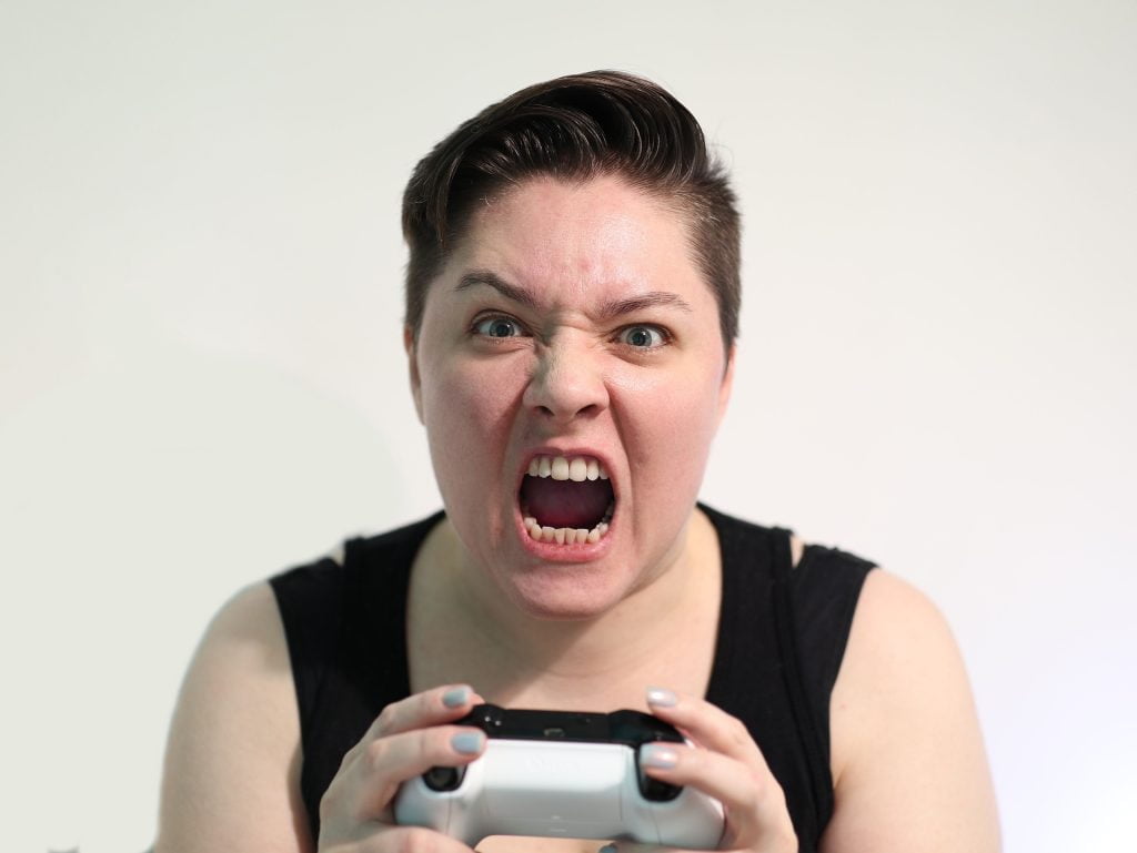 Gamer mad at input lag