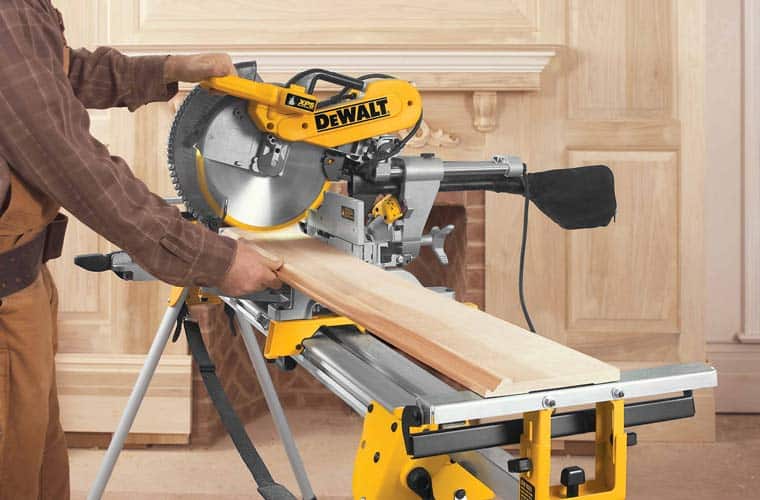 Best Sliding Miter Saw - Top Models In 2022