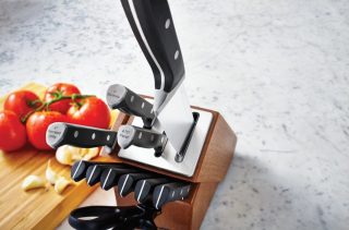 an automated knife sharpener built-in to the block|||||