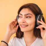 earbuds vs headphones