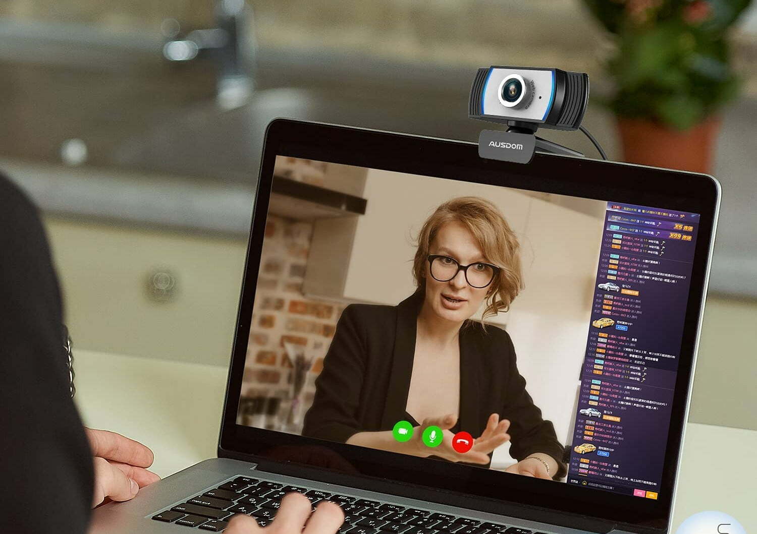 Làm mờ nền webcam sẽ giúp bạn tập trung vào chủ đề được trình bày trên màn hình. Điều này sẽ giúp cho người xem dễ dàng theo dõi và hiểu rõ hơn thông tin truyền tải.