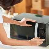 How to Fix a Microwave Light That Isn’t Working