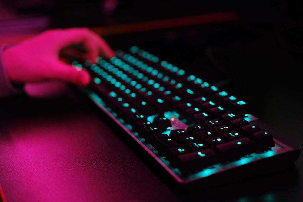 How To Remove Keyboard Keys Pull Keycaps And Switches From Boards Safely