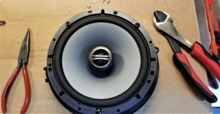How to Replace Speakers in a Car