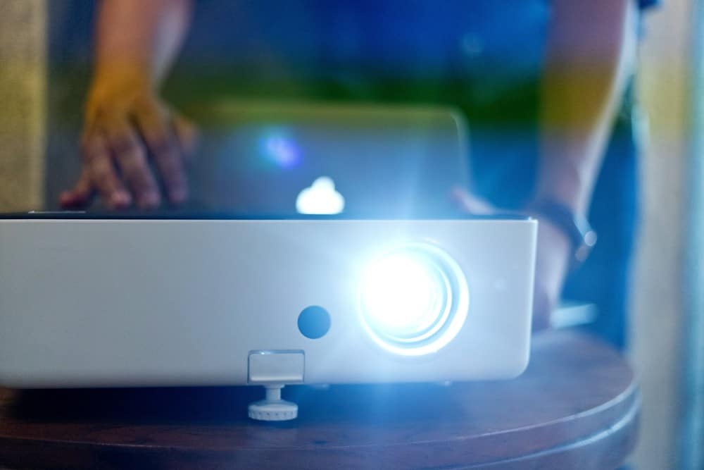 How To Set Up A Projector Outside Using A Projector Outside