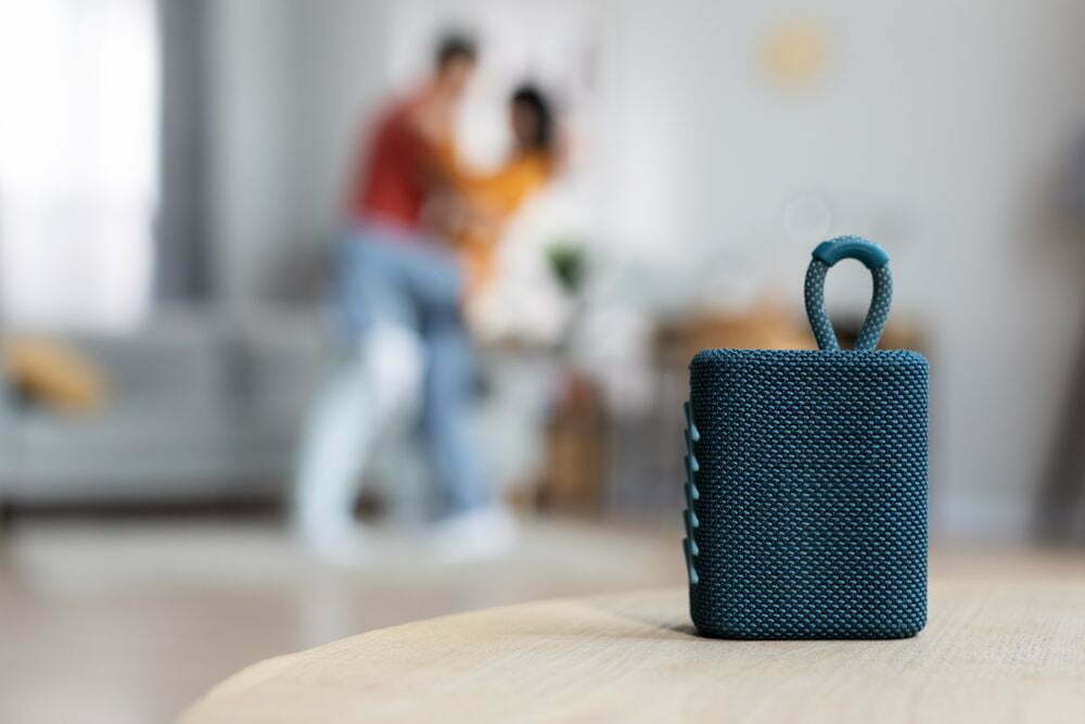 How to Take Apart Bluetooth Speakers with No Screws