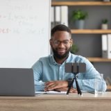 how to use external webcam on laptop windows 10