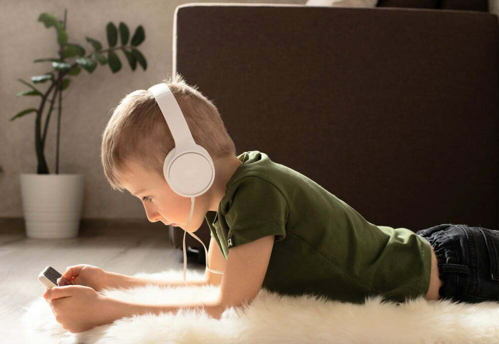 How To Wear InEar Headphones Properly Wear InEar Headphones