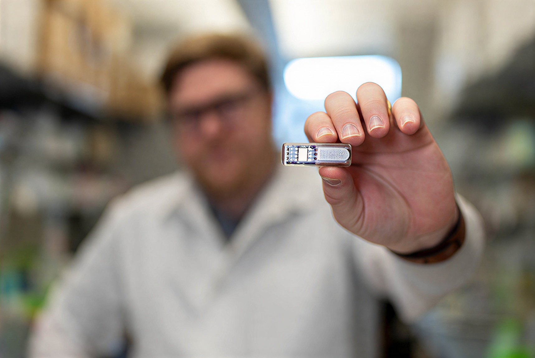 Scientists Build ‘Living Pharmacy’ Implant That Can Dose 3 Drugs at Once Inside Your Body