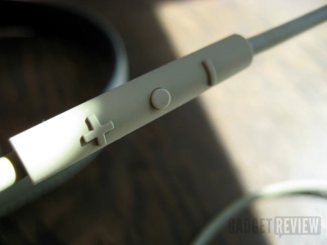 incase reflex headphones 3 650x487 1