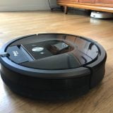 A hands on review of the iRobot Roomba 980.|The under belly of the Roomba 980.|A built-in handle.|iRobot Roomba 980 Dust Bin