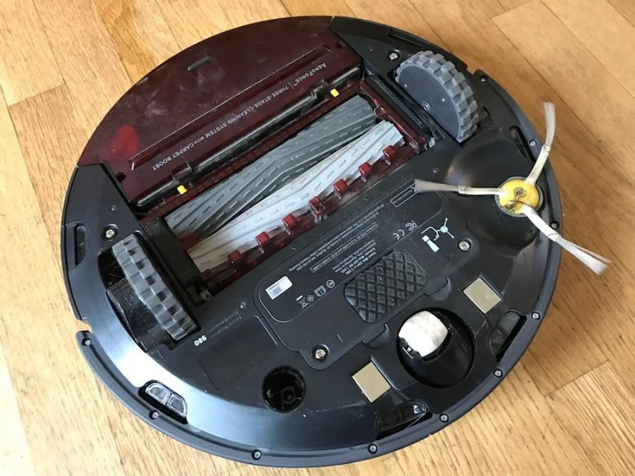iRobot Roomba 980 Underside
