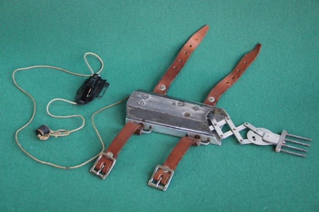lazy tongs holdout 1 650x433 1