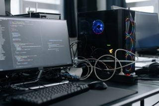 monitor cable connections and PC cables