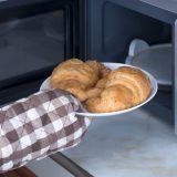 Parchment Paper vs Wax Paper for Microwave Oven