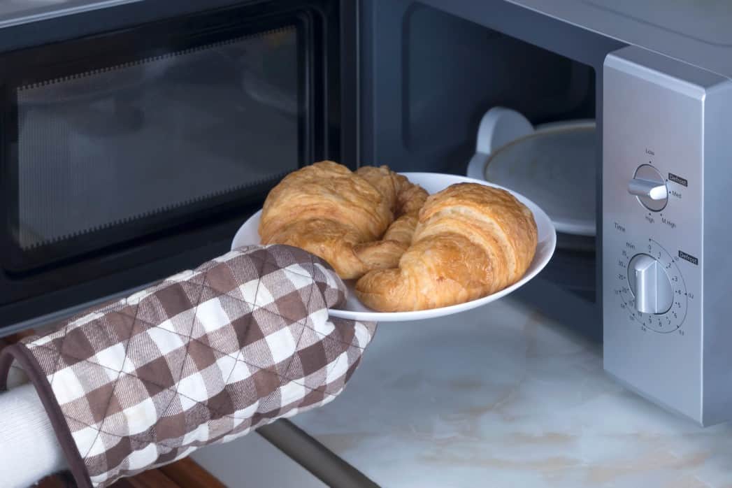 Parchment Paper Vs. Wax Paper For Microwave Oven | Which Is Ideal In Microwave