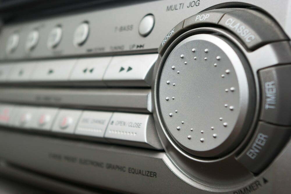 Soundbar Vs. Bookshelf Speakers What's The Difference?