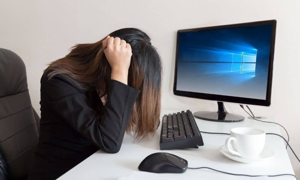 multimonitor display screens flashing manufacturer