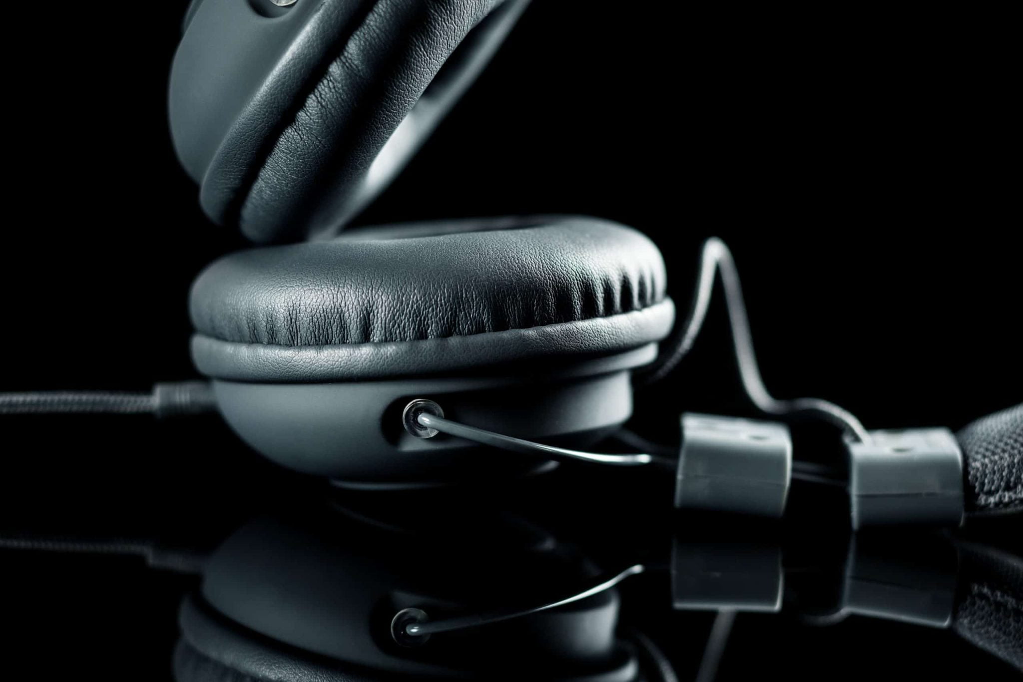 What Is Voice Monitoring In Gaming Headset Do You Need Mic Monitoring?