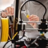 what material does 3d printers use