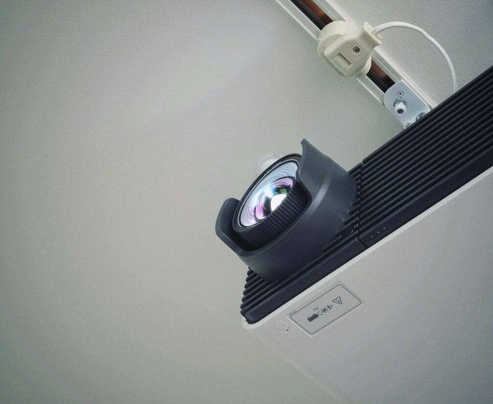 What to Do When the Projector Says No Signal
