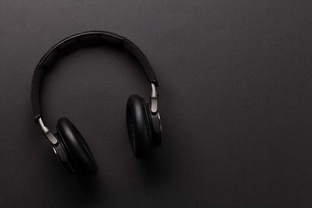 Wireless Gaming Headset Vs. a Wired One