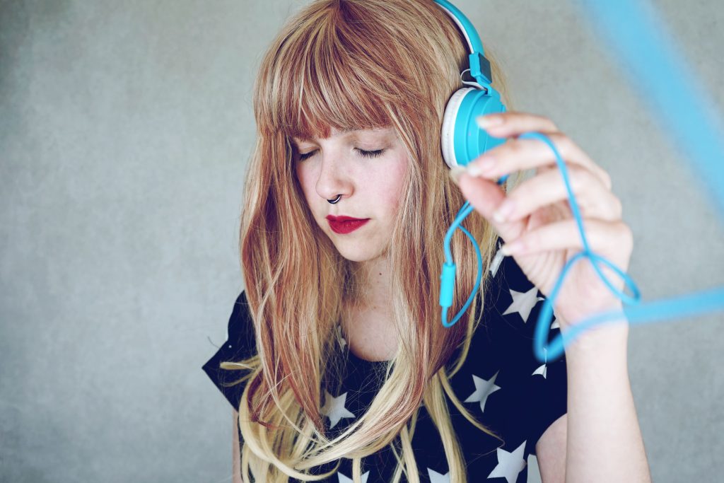 young woman listening to music with headphones 2021 08 29 21 51 28 utc